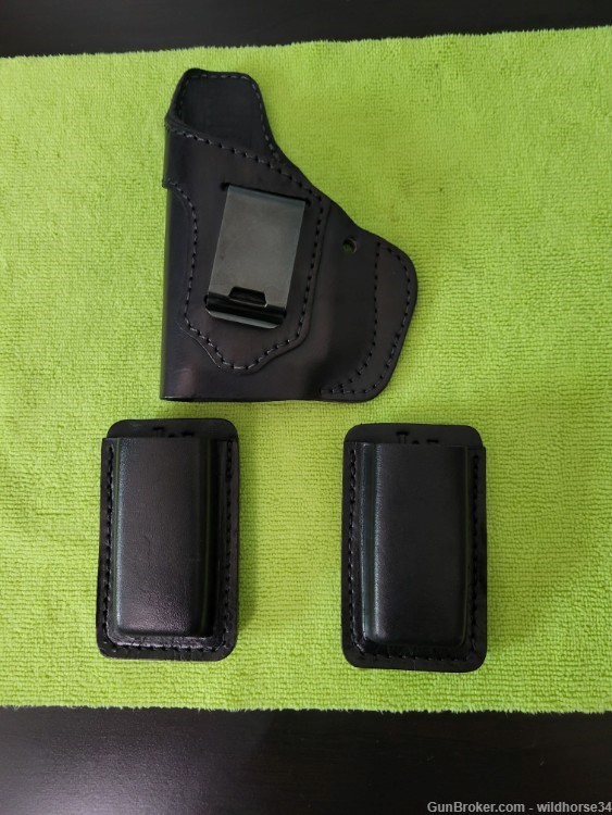 GLOCK 43 Leather Holster and Two Mag carriers (Left-handed)-img-1