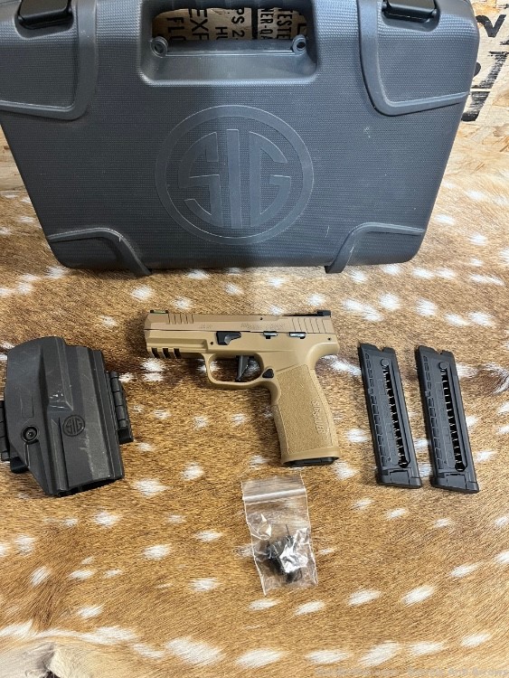 Sig Sauer P322 22LR Coyote Tac Pak with holster and 3-20 rnd mags Used -img-2