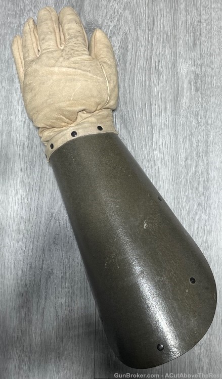 1918 WW1 Bayonet/Fencing Training Gauntlet Glove Left Only-img-0