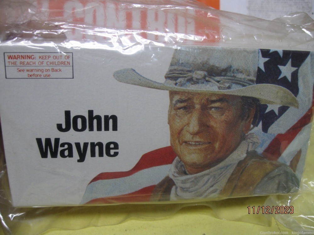 Scarce MINT JOHN WAYNE 32-40 Winchester LTD 1981 Collector Box Ammo-img-0