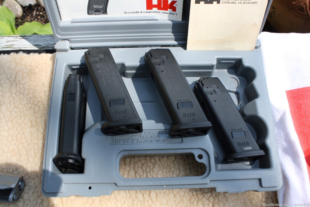 RARE Heckler Koch, HK Full Size USP Stainless 9mm Complete with Extras!-img-49