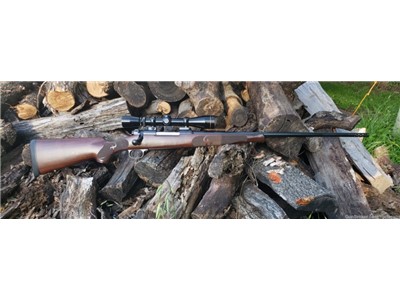 Winchester Model 70 Classic Featherweight .270 Leupold