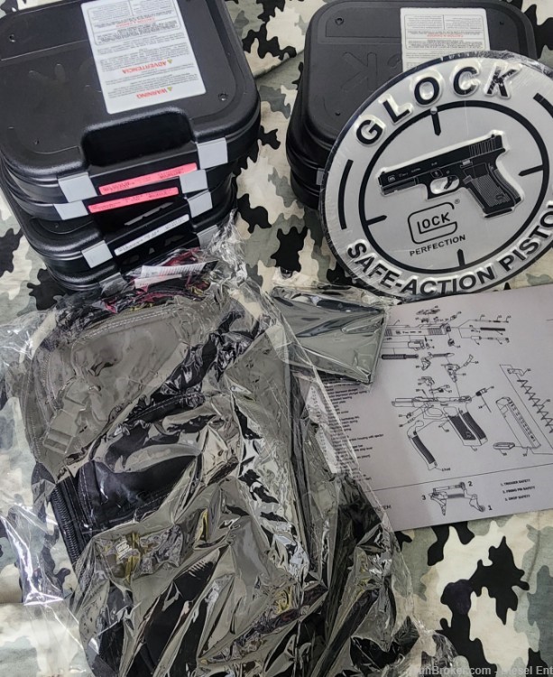 Glock 17 19 43X 7 boxes Backpack Cleaning Mat Tin Sign Tray Glock Grab Bag-img-3