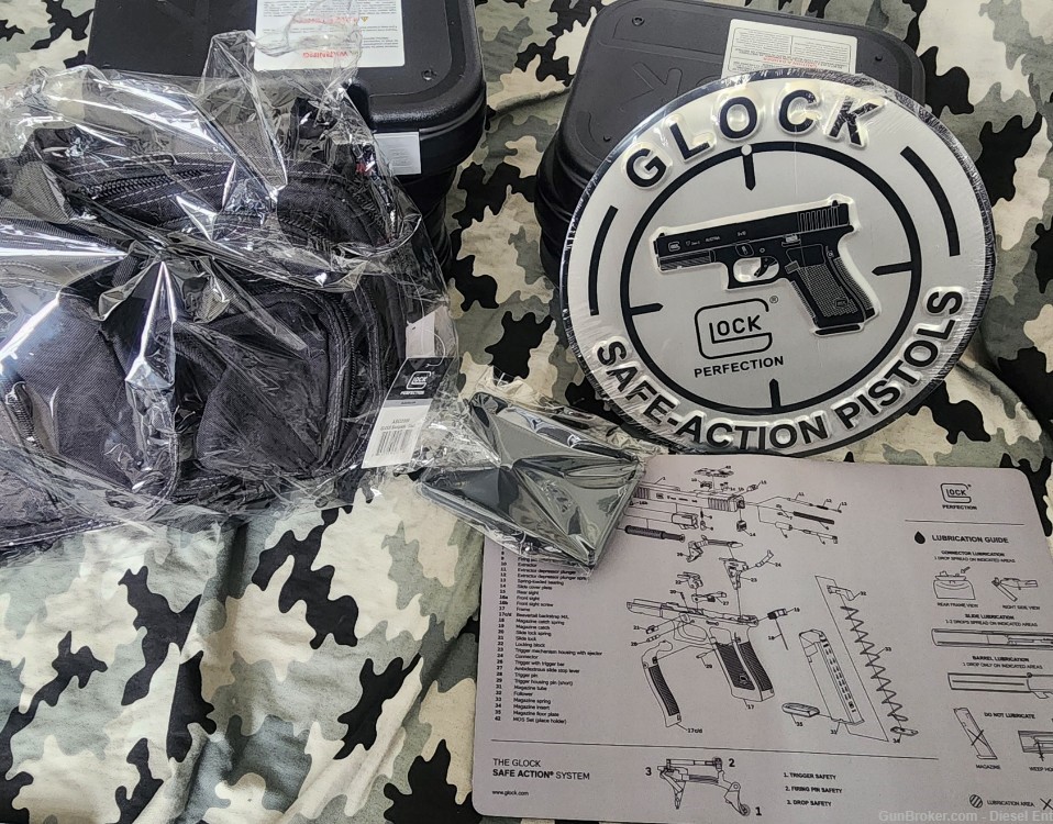 Glock 17 19 43X 7 boxes Backpack Cleaning Mat Tin Sign Tray Glock Grab Bag-img-4