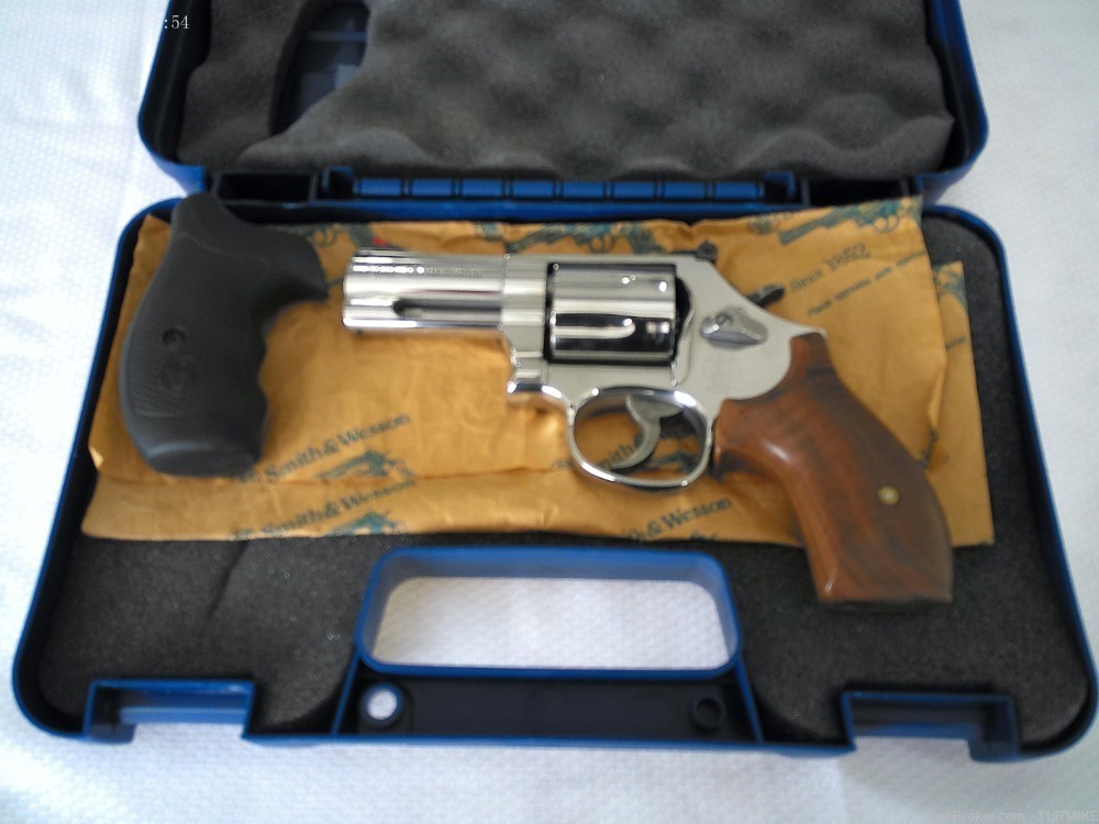 Smith & Wesson Model 686-6 Plus Combat Magnum, .357 Mag, 3" Full Lug Barrel-img-28