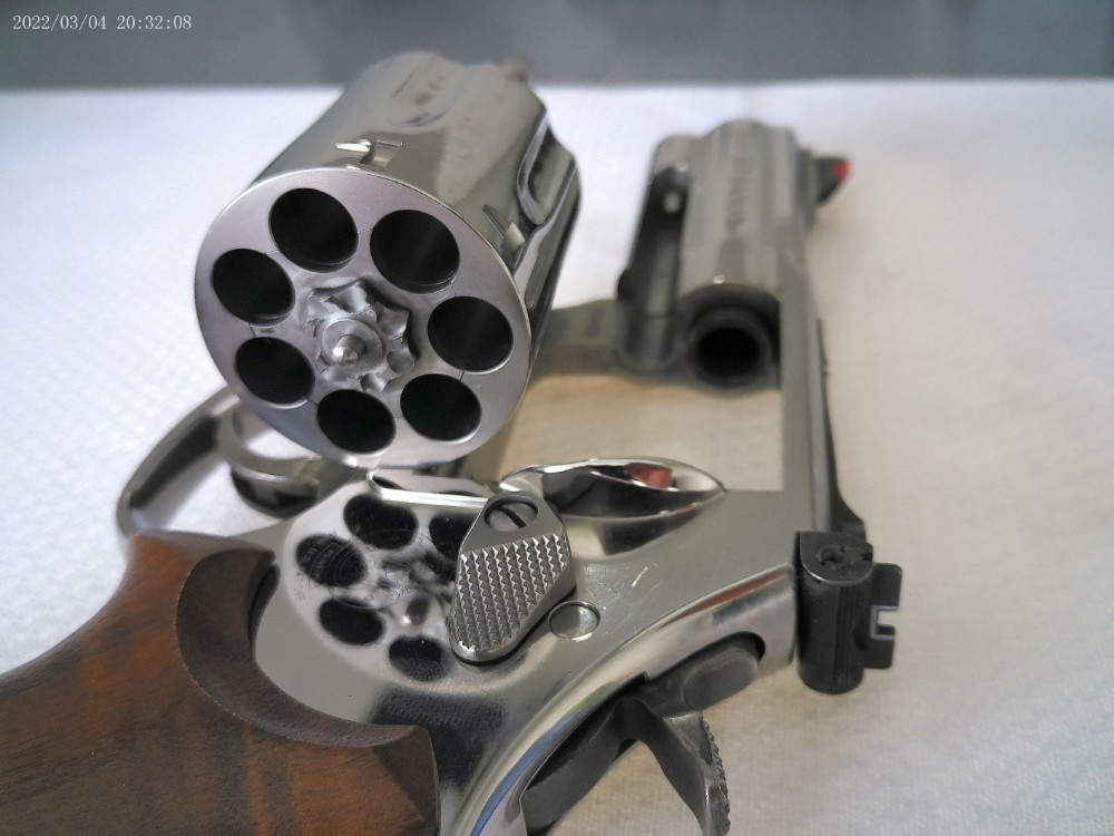 Smith & Wesson Model 686-6 Plus Combat Magnum, .357 Mag, 3" Full Lug Barrel-img-5