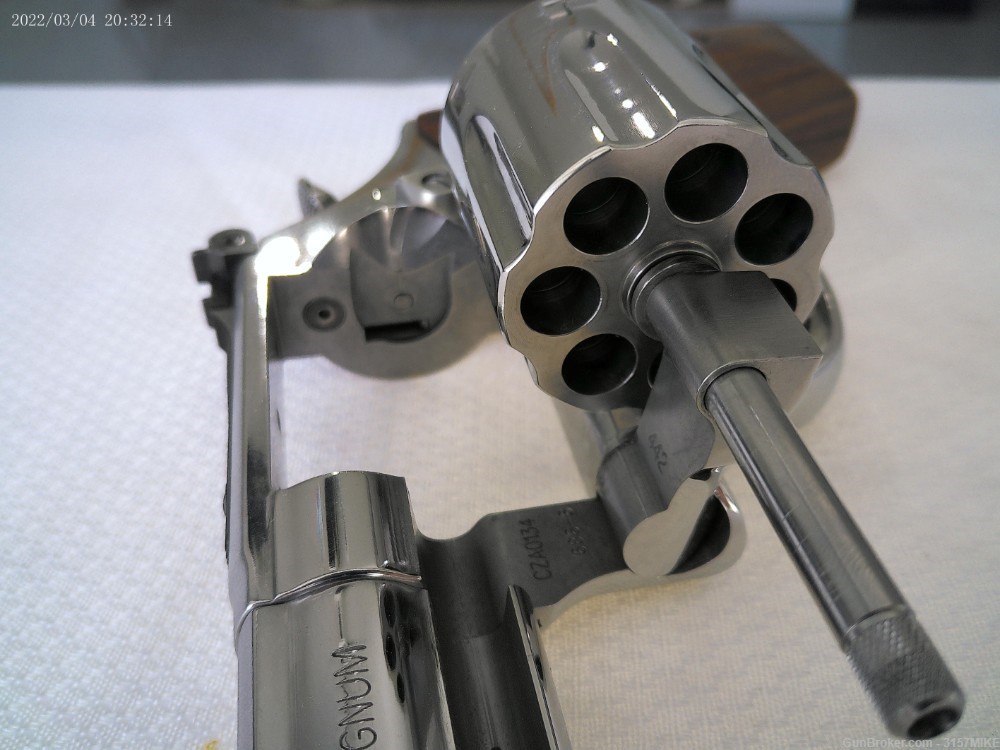 Smith & Wesson Model 686-6 Plus Combat Magnum, .357 Mag, 3" Full Lug Barrel-img-6
