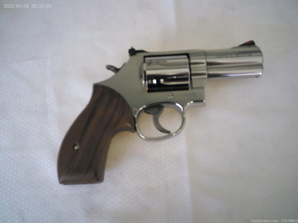 Smith & Wesson Model 686-6 Plus Combat Magnum, .357 Mag, 3" Full Lug Barrel-img-1