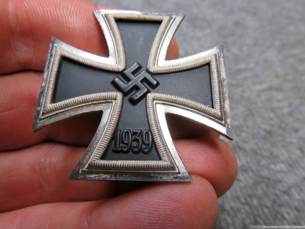 GERMAN WWII 1ST CLASS IRON CROSS WITH ORIGINAL CASE MARKED "26" (RARE)-img-12