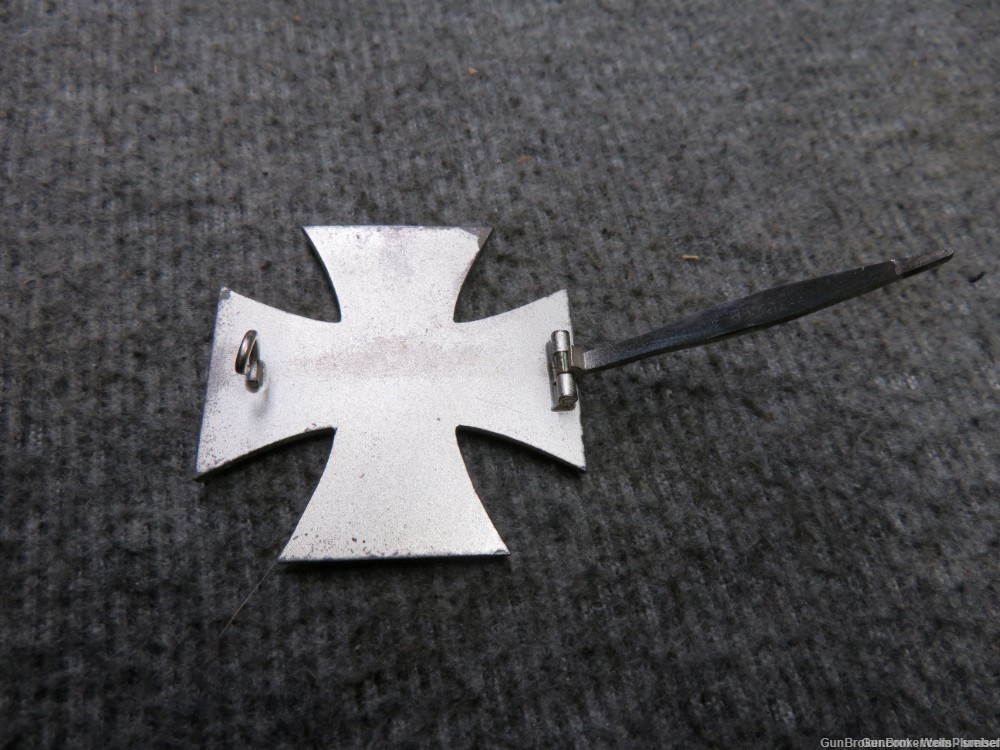 GERMAN WWII 1ST CLASS IRON CROSS WITH ORIGINAL CASE MARKED "26" (RARE)-img-18