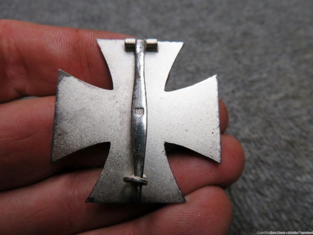 GERMAN WWII 1ST CLASS IRON CROSS WITH ORIGINAL CASE MARKED "26" (RARE)-img-13