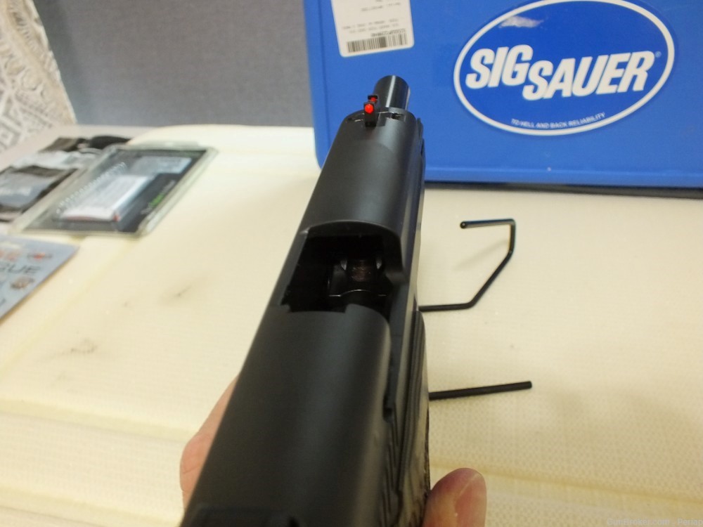 Sig Sauer P229, 40 cal / .357 SIG ,2x 12rnd mags, G10 Grips, DMP recoil spr-img-28