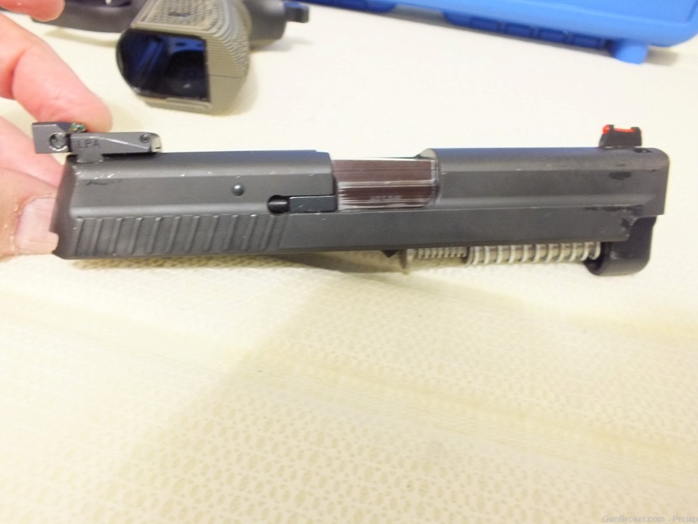Sig Sauer P229, 40 cal / .357 SIG ,2x 12rnd mags, G10 Grips, DMP recoil spr-img-30