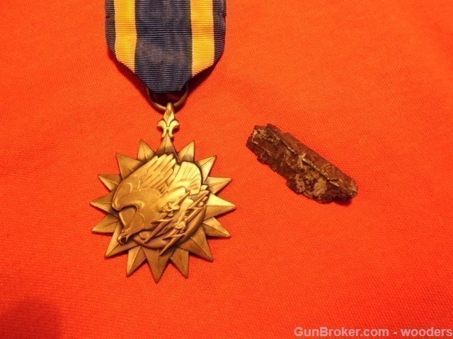 WW2 Era Air Medal Lapel Pin Ribbon Coffin Box Flak US Military Army WWII-img-5