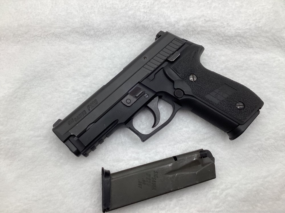 Sig Sauer P229 40 S&W. Double action only-img-0