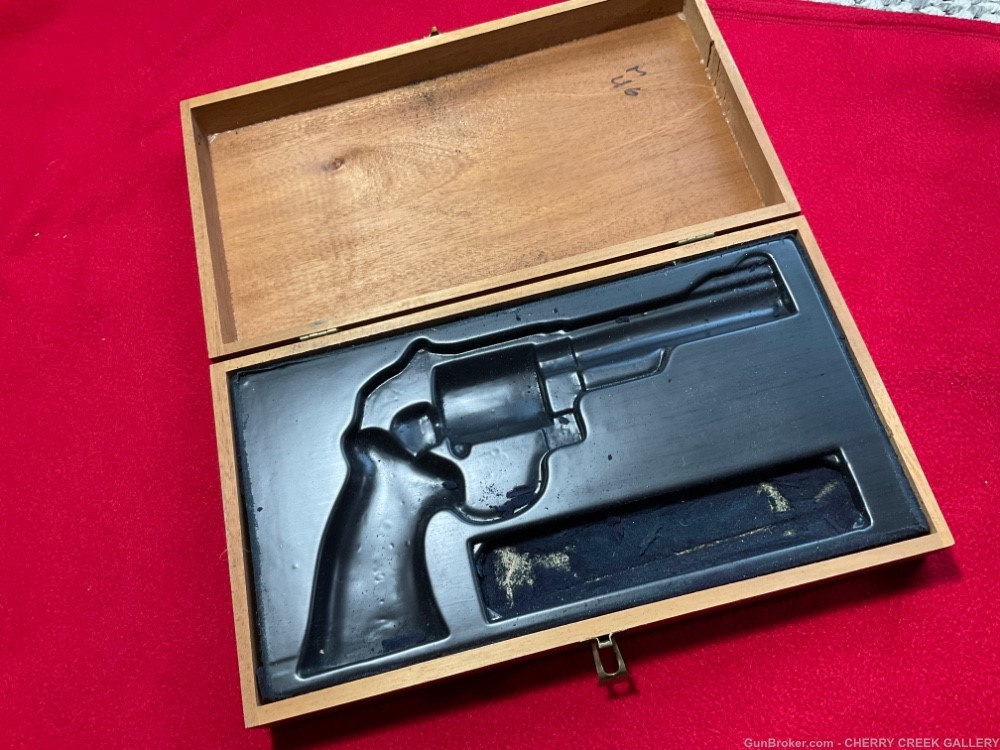 Vintage Smith & Wesson 29 revolver 44mag SW pistol presentation box 44 s&w-img-30