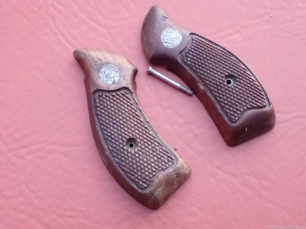 SMITH & WESSON J FRAME FACTORY ROUND BUTT CHECKERED WOOD GRIPS-img-1