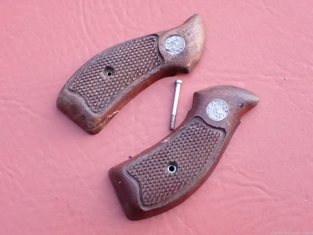 SMITH & WESSON J FRAME FACTORY ROUND BUTT CHECKERED WOOD GRIPS-img-2