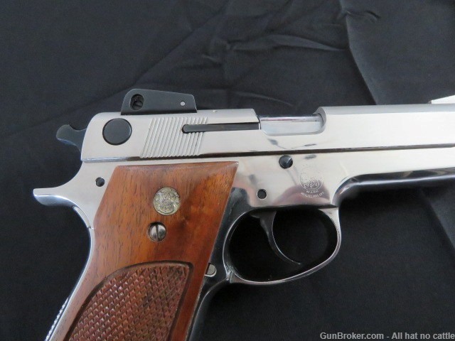 Smith & Wesson model 439 Nickel 9mm near 100 percent condition-img-2