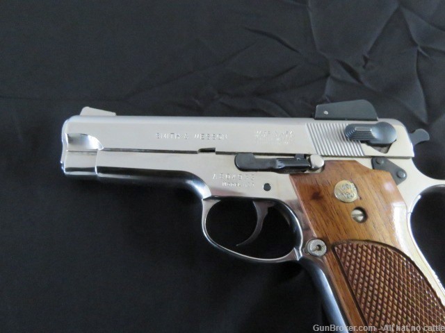 Smith & Wesson model 439 Nickel 9mm near 100 percent condition-img-7