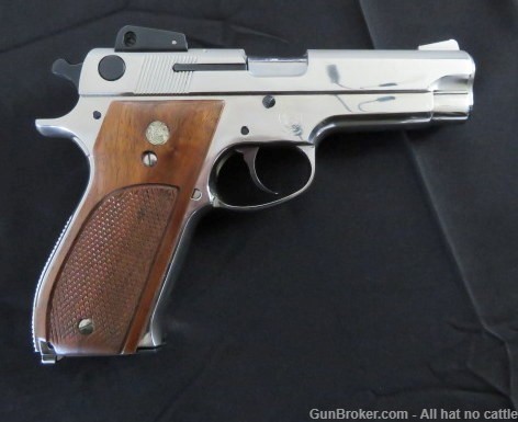 Smith & Wesson model 439 Nickel 9mm near 100 percent condition-img-0