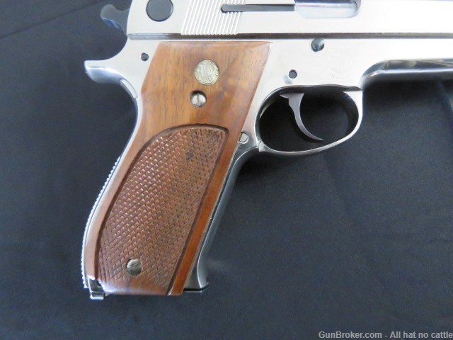 Smith & Wesson model 439 Nickel 9mm near 100 percent condition-img-1