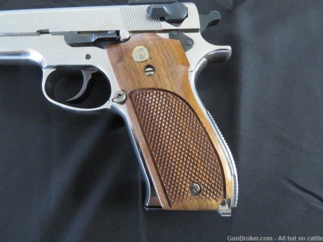 Smith & Wesson model 439 Nickel 9mm near 100 percent condition-img-5