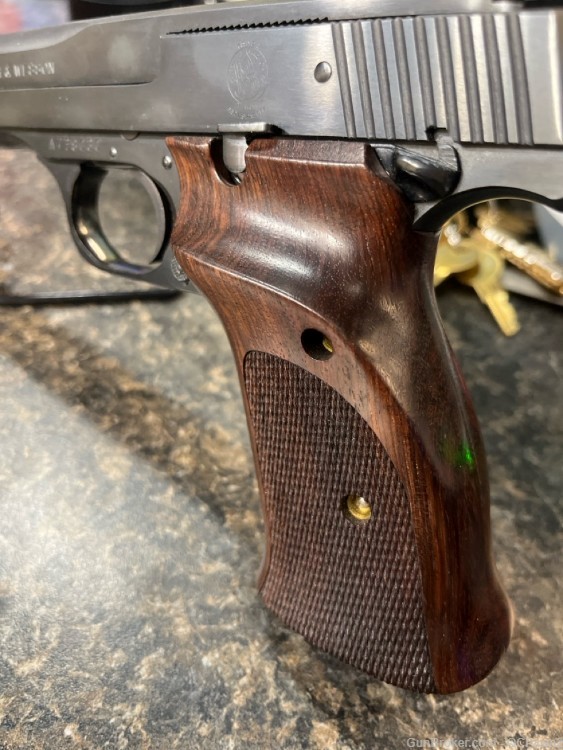 Smith & Wesson Model 41 5" & 7" 22LR Semi Auto Pistol Set of 2 w/Case-img-8