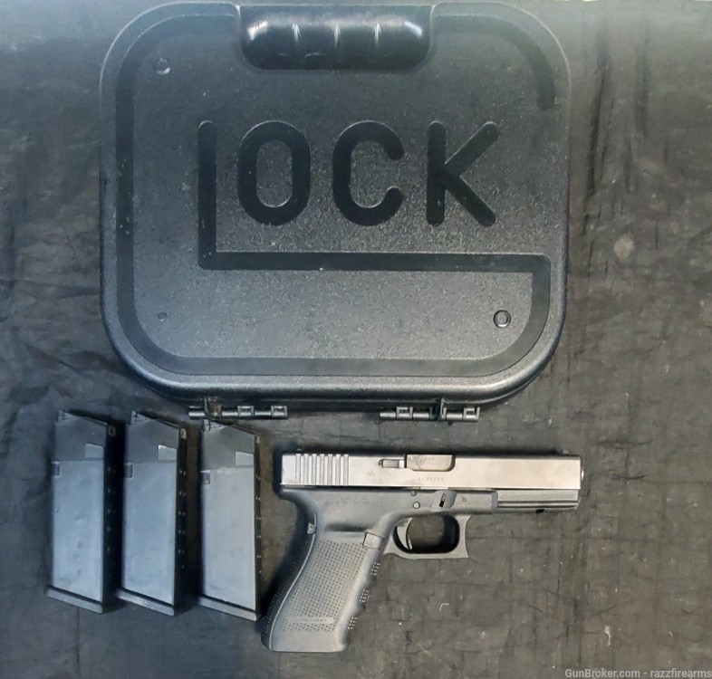 GLOCK 21 Gen 4  USA 45ACP WITH EXTRAS-img-0
