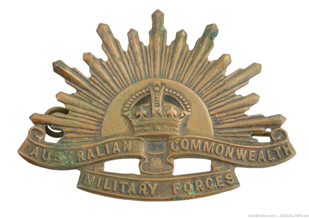 WWII Australian Commonwealth Military Forces Cap Badge-img-0