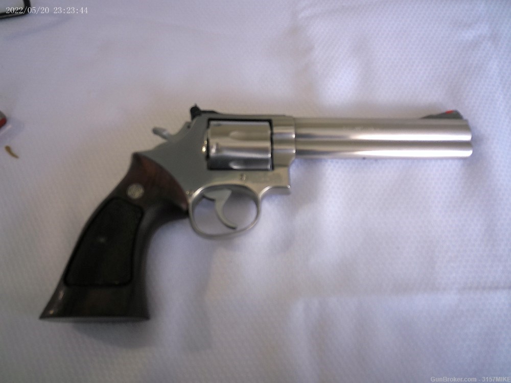 Smith & Wesson Model 686(no dash) Combat Magnum, .357 Magnum, 6" Barrel-img-1