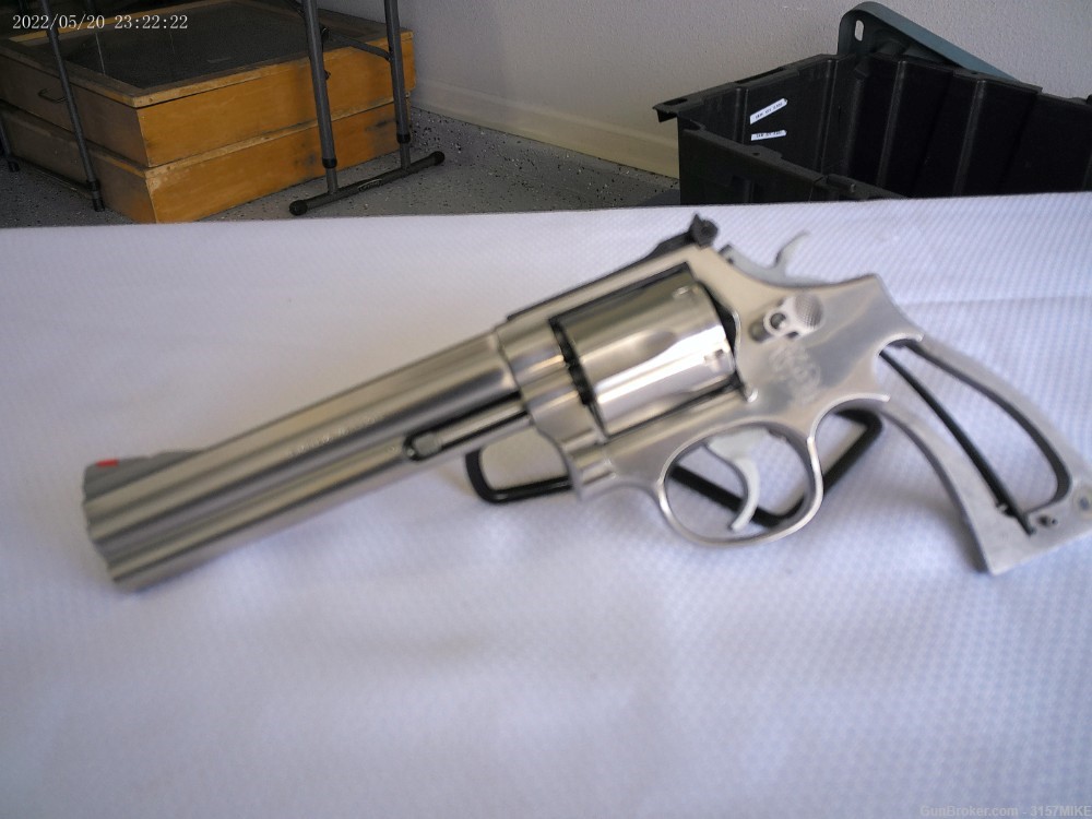 Smith & Wesson Model 686(no dash) Combat Magnum, .357 Magnum, 6" Barrel-img-25