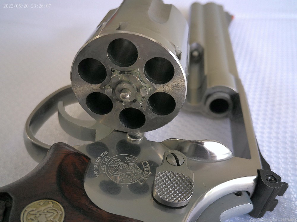Smith & Wesson Model 686(no dash) Combat Magnum, .357 Magnum, 6" Barrel-img-9