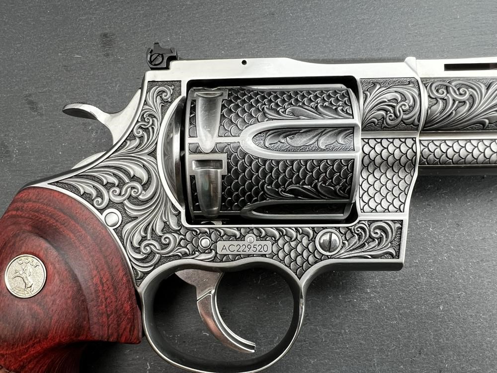 FACTORY 2ND - Colt Anaconda ENGRAVED Royal Snake Scale AAA by Altamont 6"-img-7