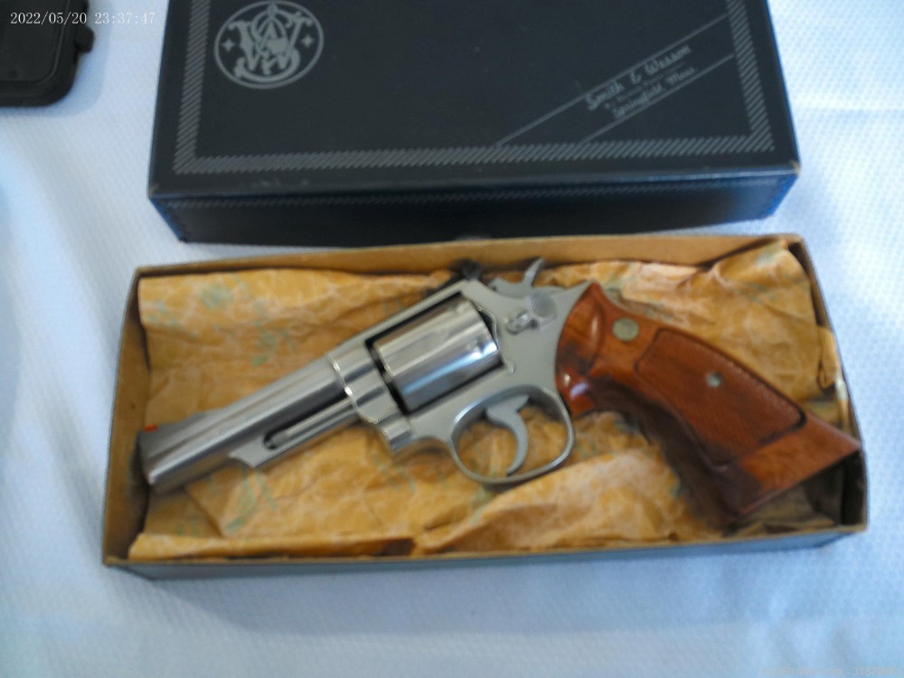 Smith & Wesson Model 66-1 Combat Magnum Stainless, .357 Mag, 4" Barrel-img-38