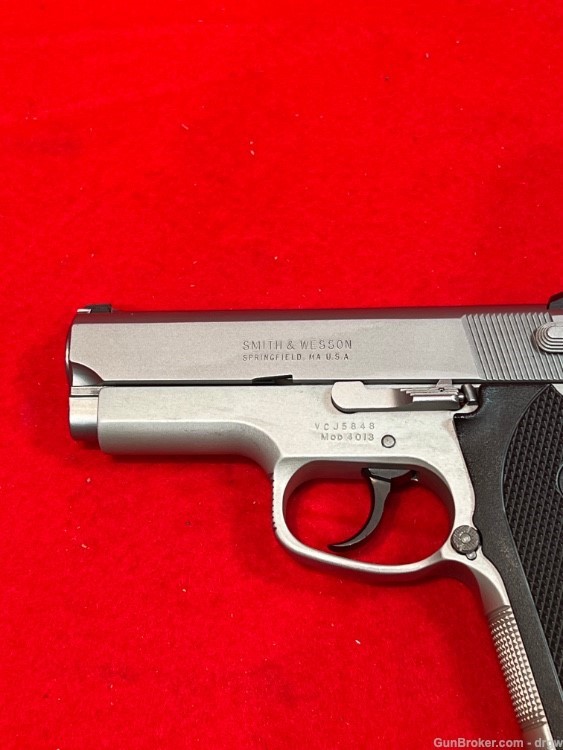 Smith & Wesson Mod. 4013 40S&W, ALL METAL. Very Good Condition!-img-1