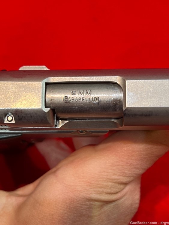Smith & Wesson Mod. 5906 9mm Very Nice Condition! All metal!-img-9
