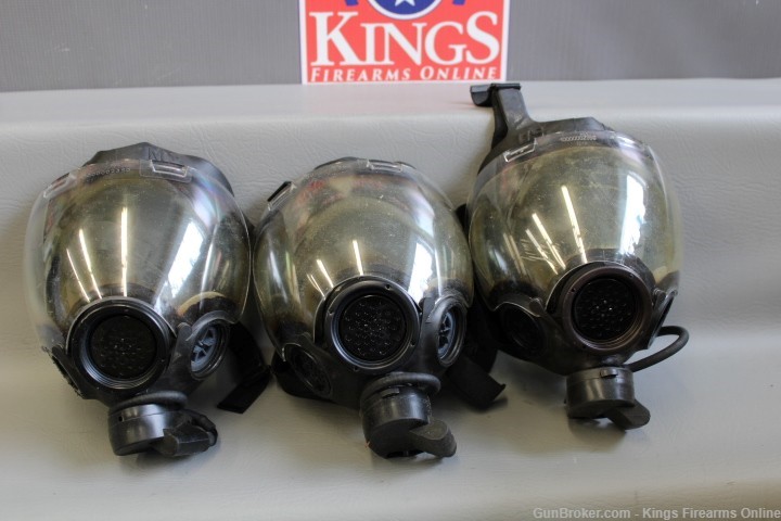Lot of 3 Medium MSA Advantage 1000 Gas Masks Item P-366-img-0