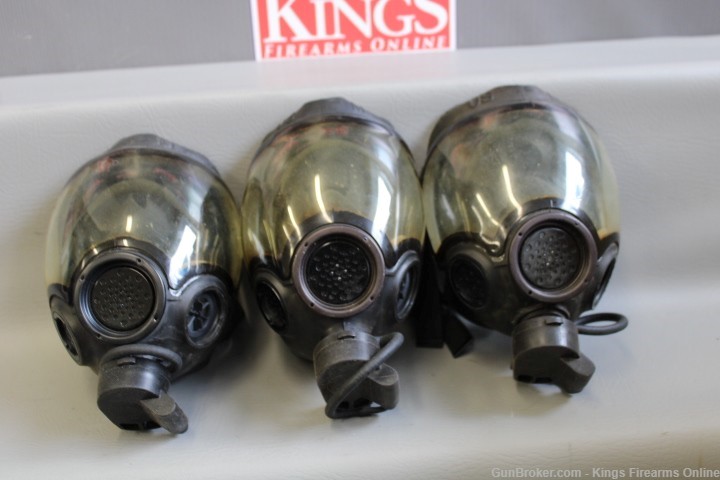 Lot of 3 Medium MSA Advantage 1000 Gas Masks Item P-367-img-0