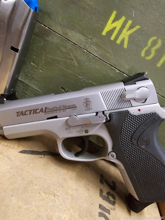 Smith & Wesson Tactical Model 4013TSW-img-1