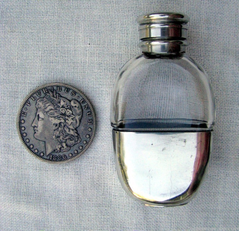 FINE SCARCE ANTIQUE SMALL GLASS POCKET NIPPER FLASK WITH CUP1890s -1900s-img-0
