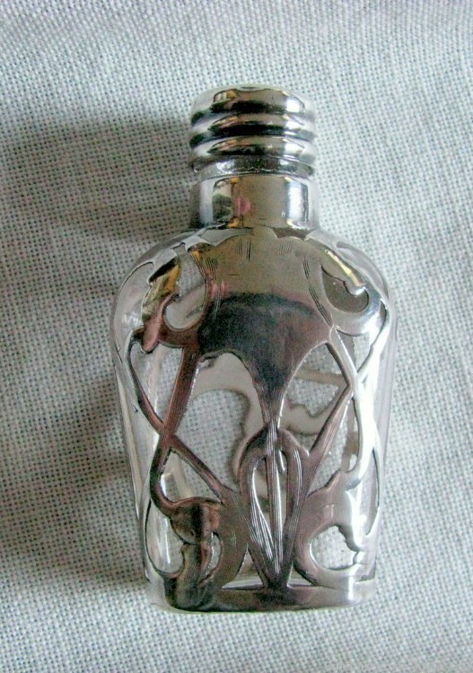 ANTIQUE AMERICAN SILVER FILIGREED & ENGRAVED SMALL NIPPER" FLASK 1878-95-img-1