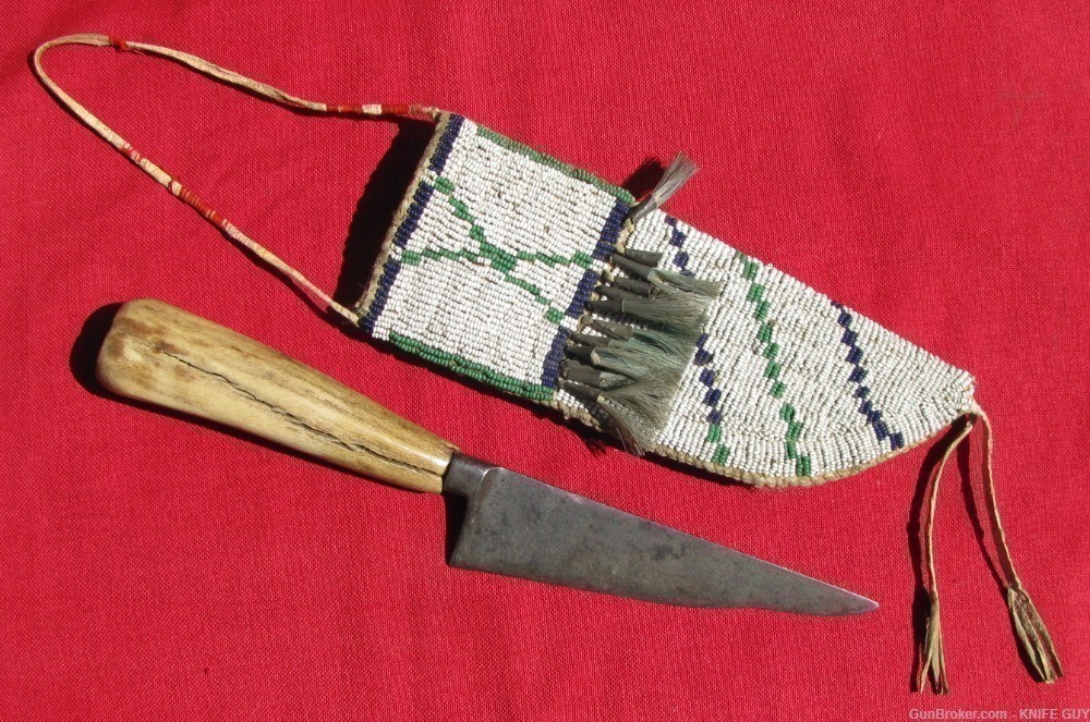 1880's ORGINAL MULTI-COLOR BEADED AMERICAN PLAINS INDIAN SHEATH & KNIFE-img-1