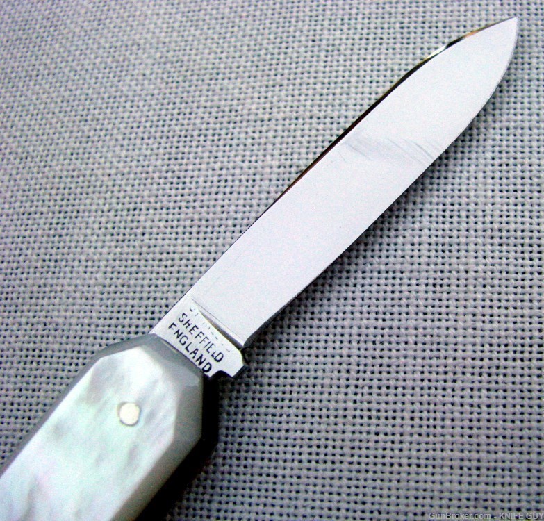 PRISTINE MINT PEARL 3 BLADED BOLSTERLESS GENTLEMANS POCKET KNIFE 1930s-40s-img-1