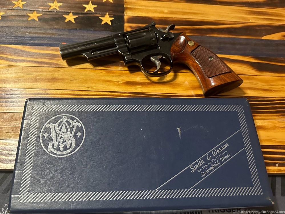 1974 Smith & Wesson 19-3 357 Combat Magnum w/ Original Box VERY NICE-img-1