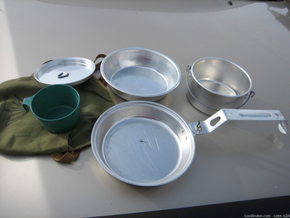 VINTAGE CAMPING PALCO MESS KIT UNUSED FROM THE 1960s.-img-0