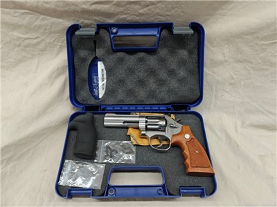 Smith and Wesson 617-6 EXCELLENT CONDITION 617