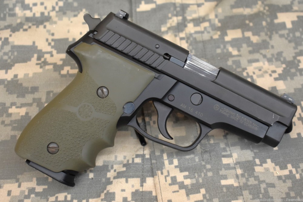 SIG Sauer P229 in 40 S&W-img-0