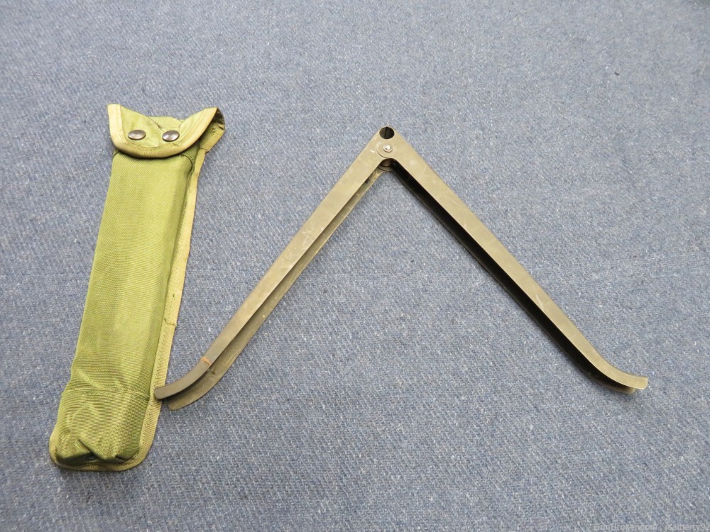 US MILITARY M16 RIFLE CLAMP-ON BIPOD W/ CASE-EXCELLENT-ORIGINAL-img-0
