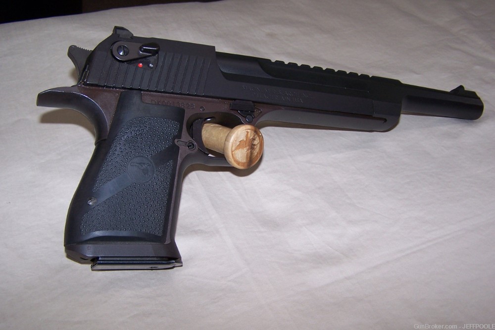Magnum Research Desert Eagle 44 Magnum 10" 98% with box and literature-img-0